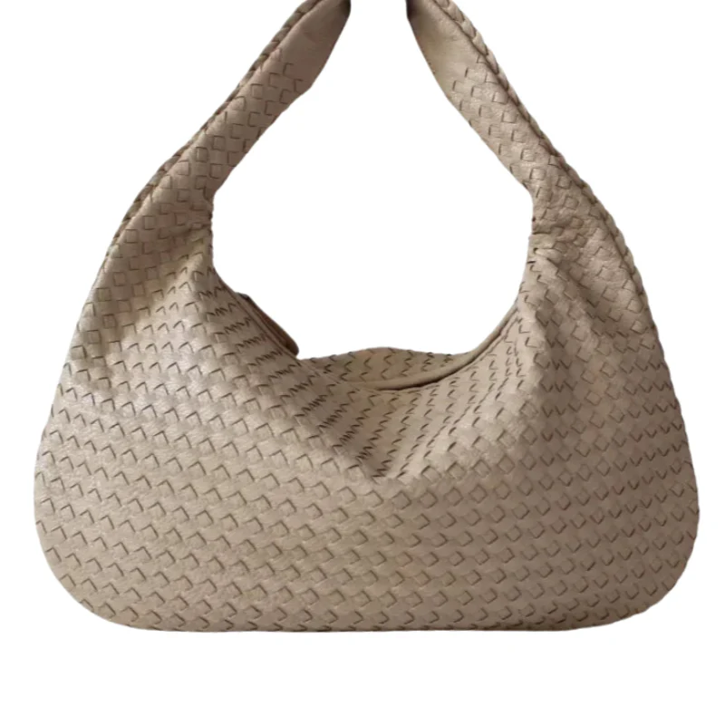 Alina – Sac bandoulière hobo avec design patchwork et ouverture zippée - Image 7