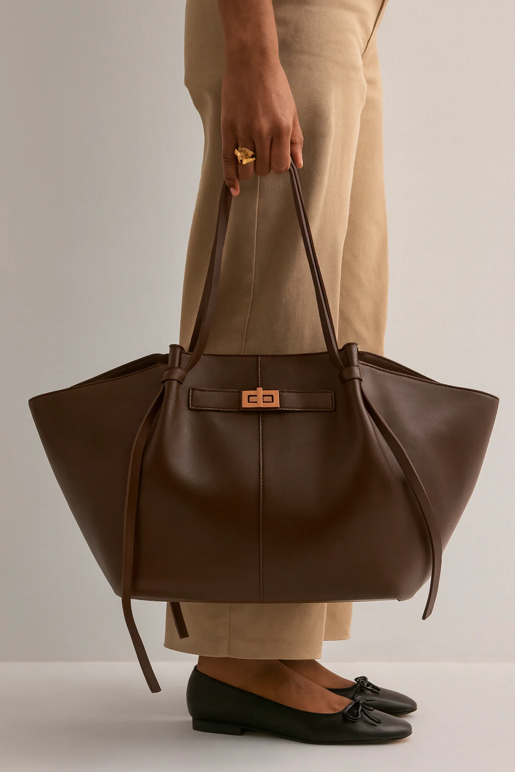 LYRA – Grand Sac à Main Noir en Cuir PU - Image 7